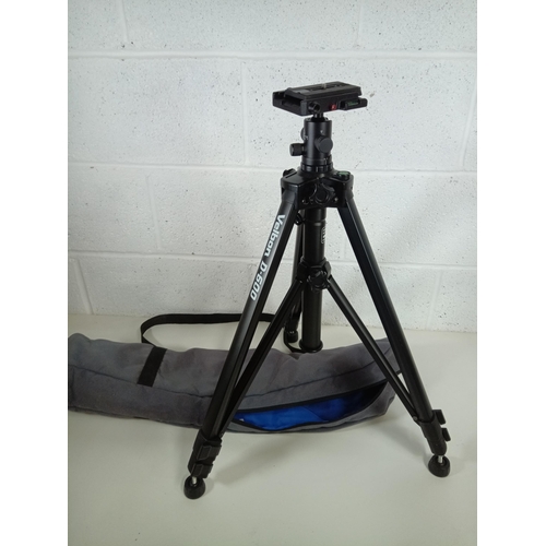 559 - A Velbon D-600 Camera Tripod and Case