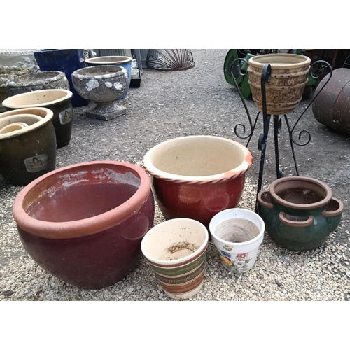 285 - An Assortment of Garden Pots x6