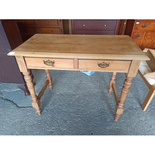 951 - Pine Table with 2 x Drawers