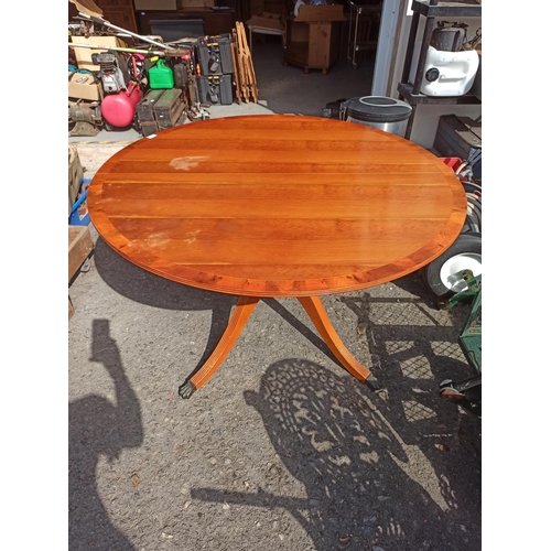 988 - A Beresford and Hicks Extending Vintage Table with Ornate Metal Feet