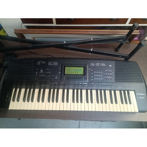 1054 - A Technics SX-KN920 Keyboards and Stand