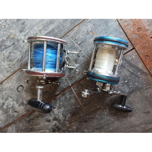 322 - 2 x Fishing Multiplier Reels Pen 113H and Shakespeare Quadra