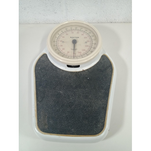 1036 - A Set of Vintage Salter Weighing Scales