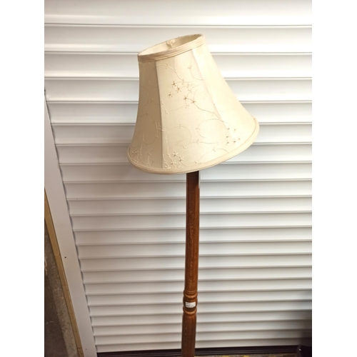 913 - Standard lamp with Shade