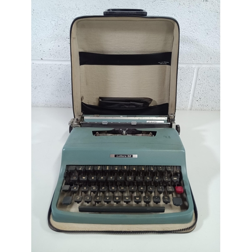 953 - A Vintage Olivetti Letter 32 Portable Typewriter