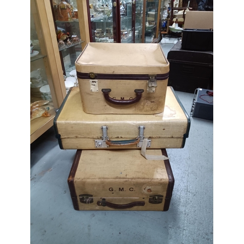 933 - Vintage Travel Cases , Hatbox etc.