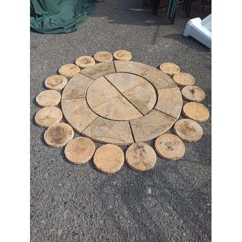 269 - Circular Paving and 17 x Stepping Stones