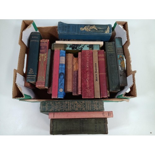 1062 - A Quantity of Vintage Books, Morte Darthur, Children of the New Forest etc.