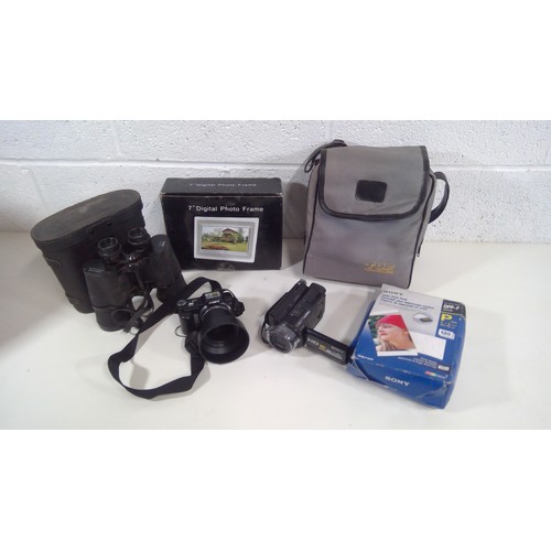 554 - A Sony HD 60GB Video Camera (No Charger), a Sony Cybershot HD DSC-H3 Digital Camers (No charger), Pr... 