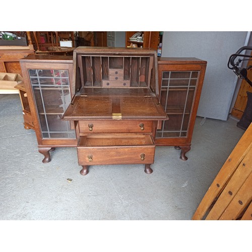 436 - A Vintage Oak Bureau with Inset Compartments and Drawers and Leaded Glass Panel Side Units Attached