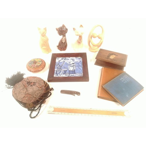 930f - An assortment of oddments and collectables inc Blue & White tile, Tortoishell vintage purse etc