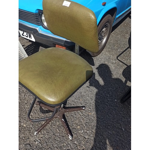 200 - An Industrial Machinists Swivel Chair