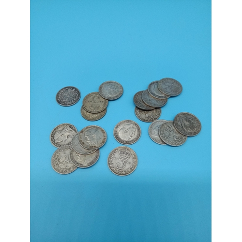 553 - A Collection of Silver Thrupenny Bits