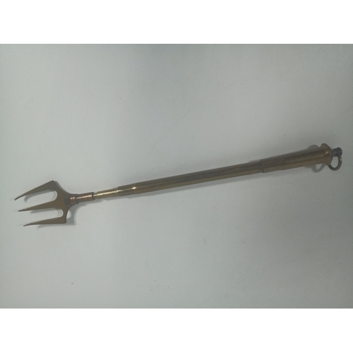 637 - An Extending Brass Toasting Fork