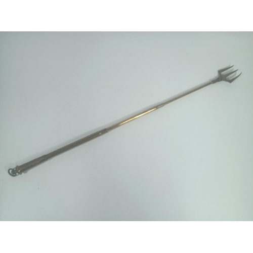 637 - An Extending Brass Toasting Fork