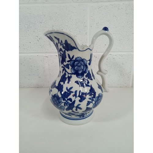 521 - A Chinese Blue and White China Wash Jug