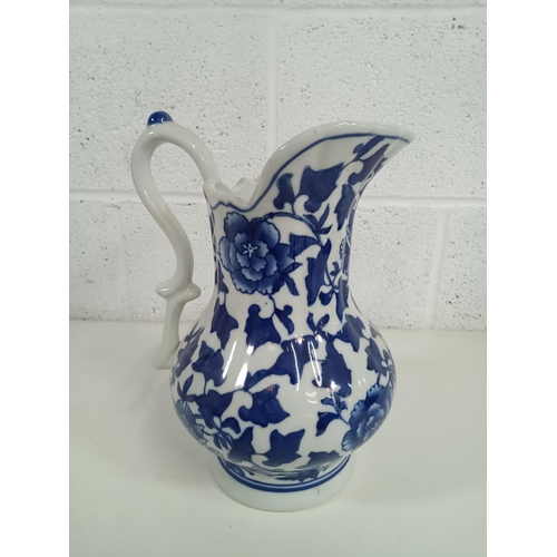 521 - A Chinese Blue and White China Wash Jug