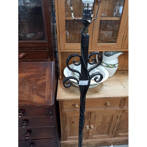 525 - A Heavy Wrought Iron Floor Standing Lamp