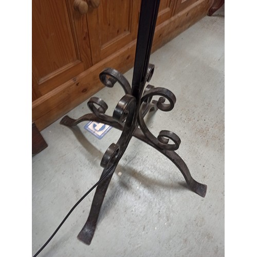 525 - A Heavy Wrought Iron Floor Standing Lamp