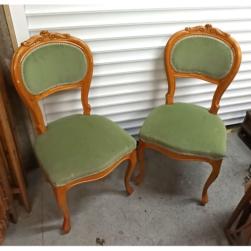 260 - A Set of 6 x Carved Dining Chairs