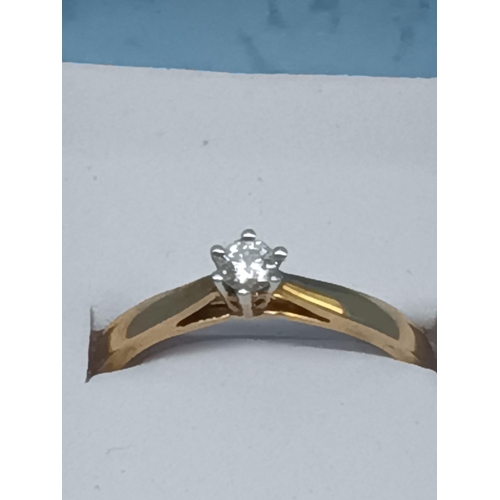 423 - 9ct Yellow Gold and Diamond Solitaire Ring 2.4 Grams Size M