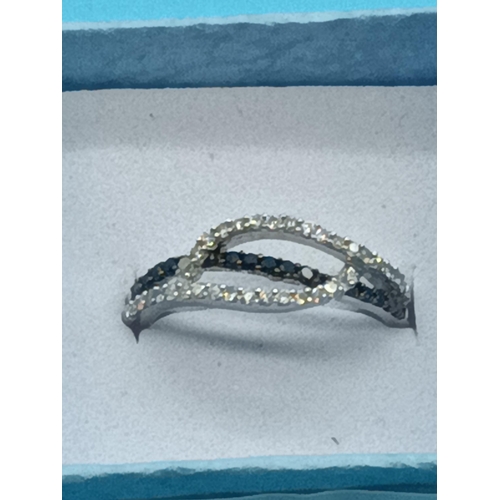 451 - 9ct White Gold Moissanite and Diamond Ring size N/O 2.3 Grams