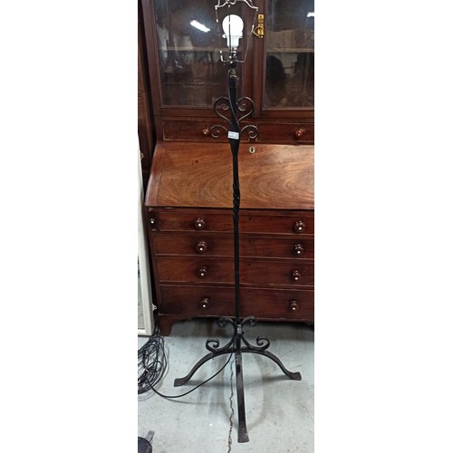 525 - A Heavy Wrought Iron Floor Standing Lamp