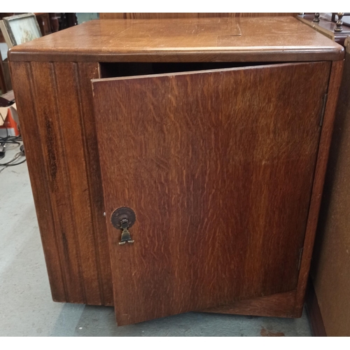 921 - Oak Unit with Shelves and Cupboard on Castors 61cm x 56cm x 56cm