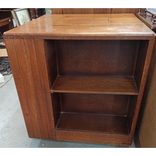 921 - Oak Unit with Shelves and Cupboard on Castors 61cm x 56cm x 56cm