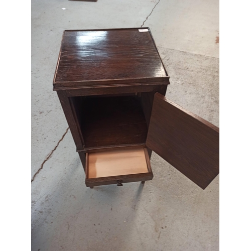 867 - An Oak Pot Cabinet with drawer - 80x35x35cm