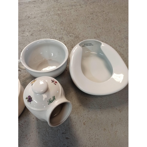 881 - 4 x Chamber Pots and a Salt Celler