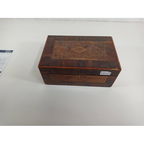 803 - An inlaid, felt lined wooden sewing box with tray. 13 x 31 x 21cm