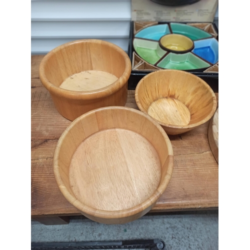 761 - Chopping boards, fruit bowls and a lazy Susan