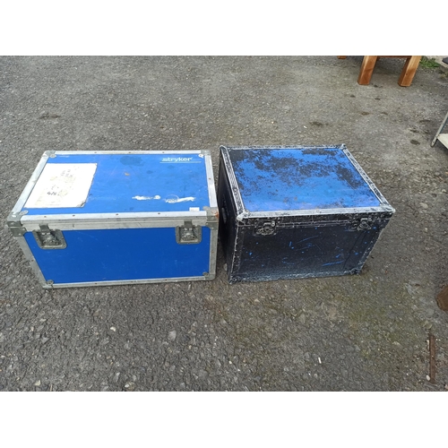 74 - 2 x Flight Cases - 42x76x48cm and 44x64x52cm