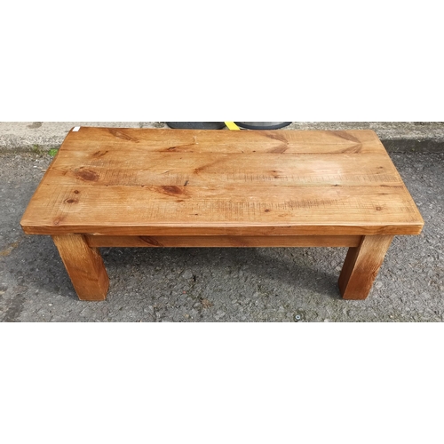 709 - A large, rustic coffee table - 41 x 122 x 60cm