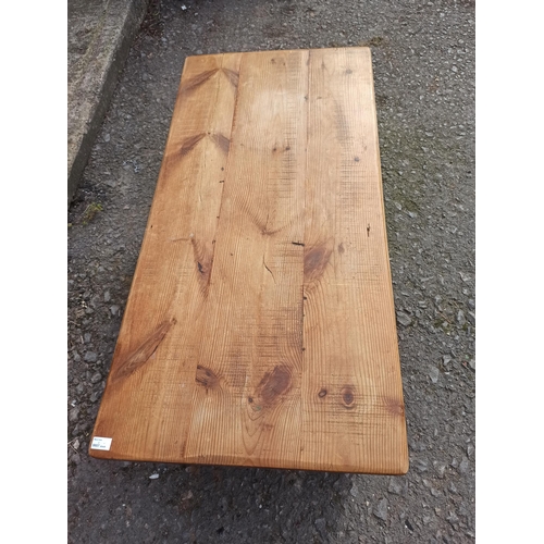 709 - A large, rustic coffee table - 41 x 122 x 60cm