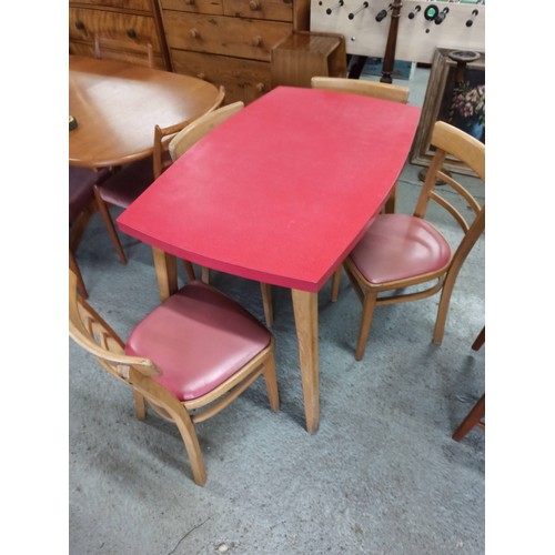 542 - A Vintage Formica Topped Kitchen table and chairs 77x107x69cm