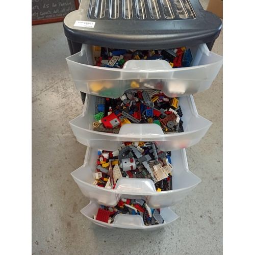 1005 - A Set of Drawers full of Lego