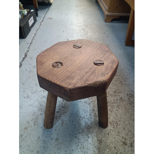 913 - A Milking Stool