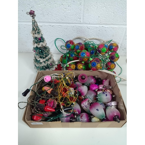 736 - A quantity of Vintage Christmas Decorations