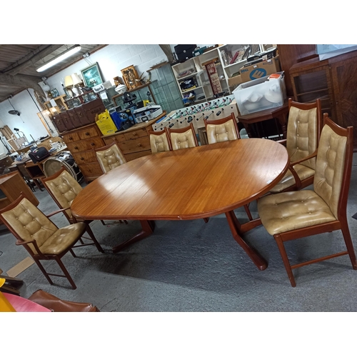 543 - A Mid Century Design Extending Table by  Furniture McIntosh with 2 Centre Leaves, 2 x Carvers and 6 ... 