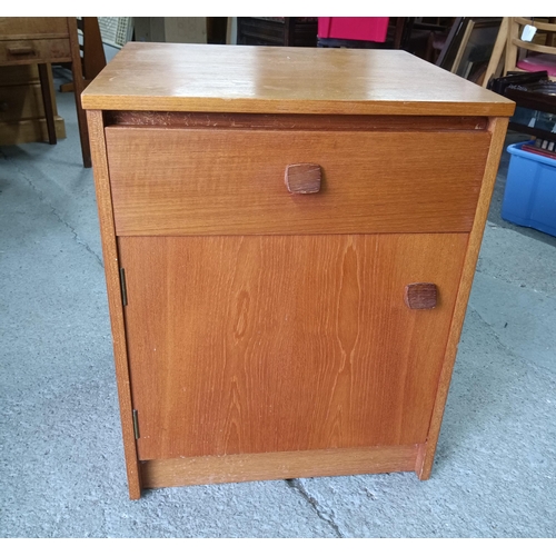 549E - A Mid Century Design Bedside Unit