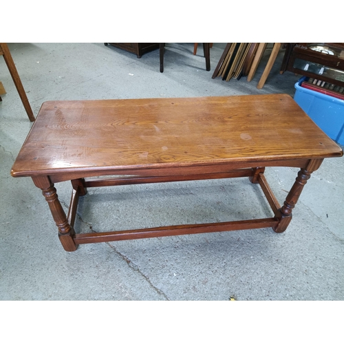 716 - An Oak Coffee Table