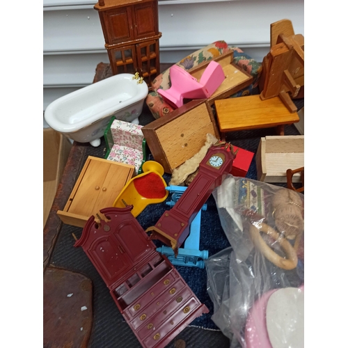 990 - Box of Mixed Dolls House Furniture