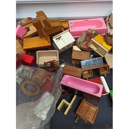 990 - Box of Mixed Dolls House Furniture