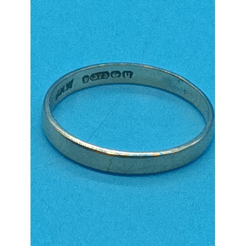 438 - A 9ct Yellow Gold Band, Size M/N