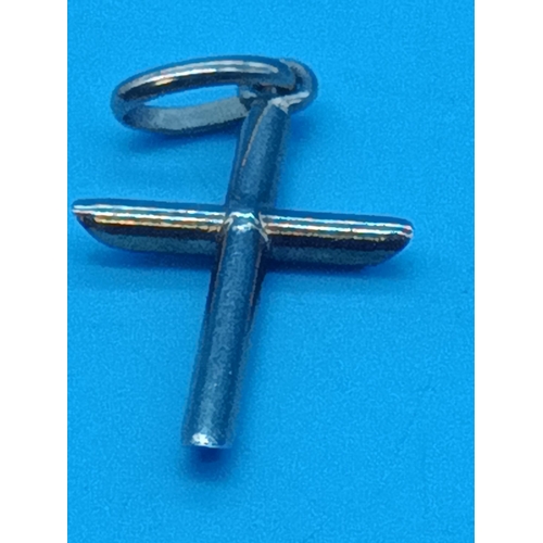 440 - An 18ct Yellow Gold Cross 0.8 grams