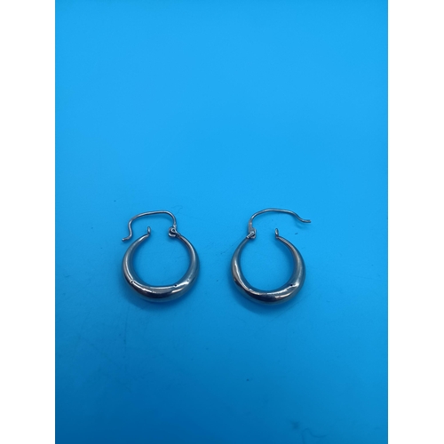 425 - A Pair of 9ct Gold Hoop Earrings