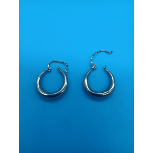 425 - A Pair of 9ct Gold Hoop Earrings