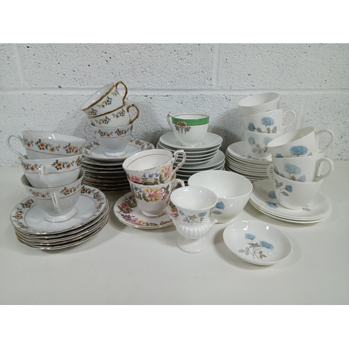 686 - Part Tea Sets incl. Wedgewood Ice Rose, Paragon etc.